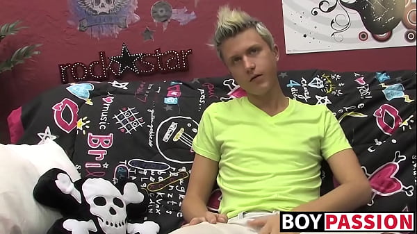 Blonde twink Chad shoves huge dildo in hot ass while wanking