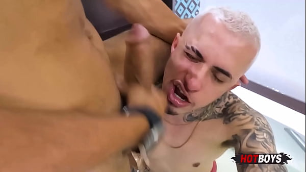 Hétero mamando no sigilo