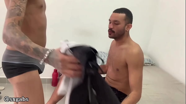 Maloca tatuado encheu meu rabo de leite