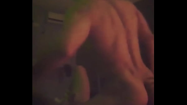 probando el culo gay de mi compañero de cuarto por primera vez después de unos tragos en el club