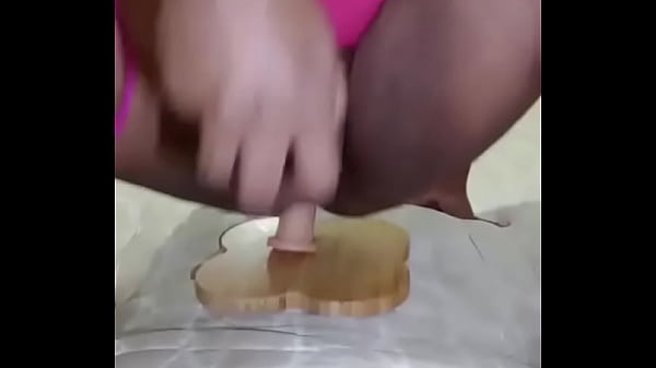 Sozinha amaciando a cuceta