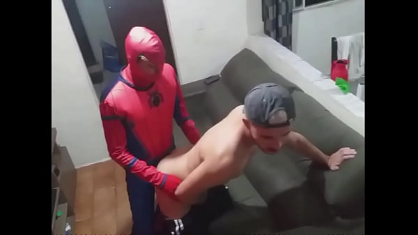 TROCA TROCA GAY COM FANTASIA DE HALLOWEEN.