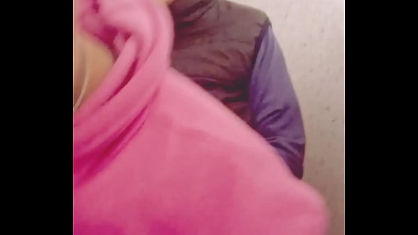 Agustin(28) hetero de trampa, de Villa de Mayo, me conoce a Mariano Bextor por Grindr; cita en baños publicos de estacion de tren Don Torcuato para llenarlo de leche