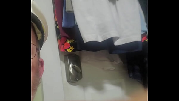 Xnxx faggot sucking cock